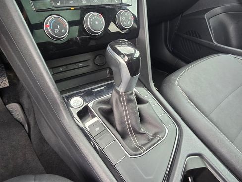 Used 2023 Volkswagen Taos SE w/ Panoramic Sunroof Package FWD image 20