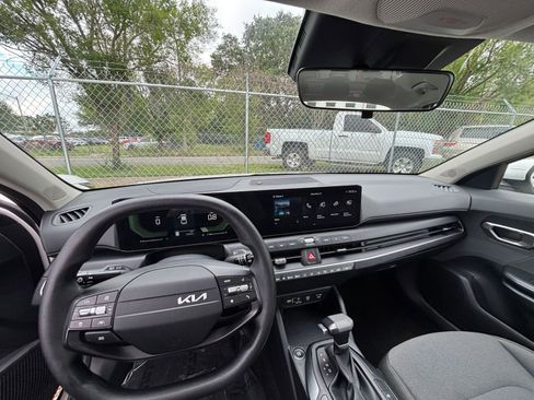 Used 2025 Kia K4 FWD image 32