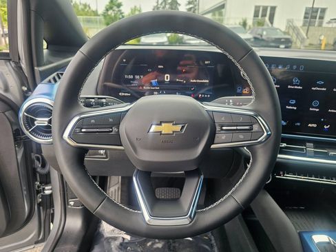 New 2026 Chevrolet Equinox EV LT AWD/4WD image 24