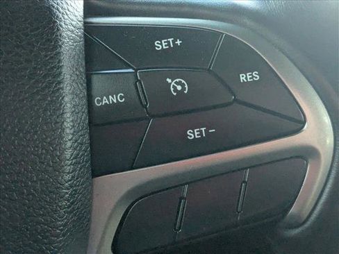 Used 2019 Jeep Grand Cherokee Limited image 13