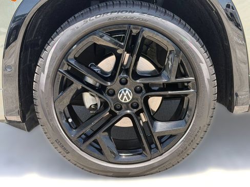 Certified 2026 Volkswagen Tiguan SE R-Line FWD image 12