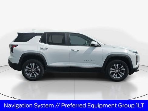 Used 2025 Chevrolet Equinox LT image 2