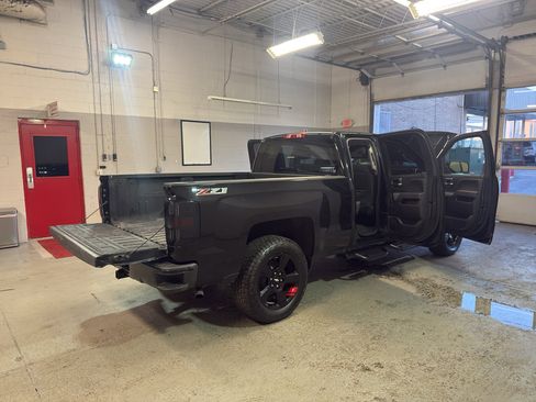 Used 2017 Chevrolet Silverado 1500 LT w/ Redline Edition image 12