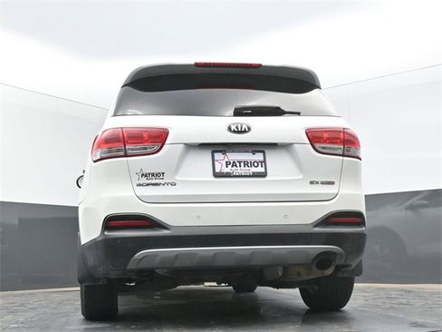 Used 2016 Kia Sorento EX image 42