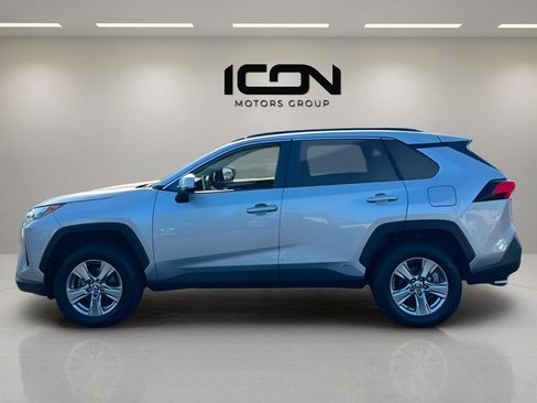 Used 2024 Toyota RAV4 XLE AWD/4WD image 2
