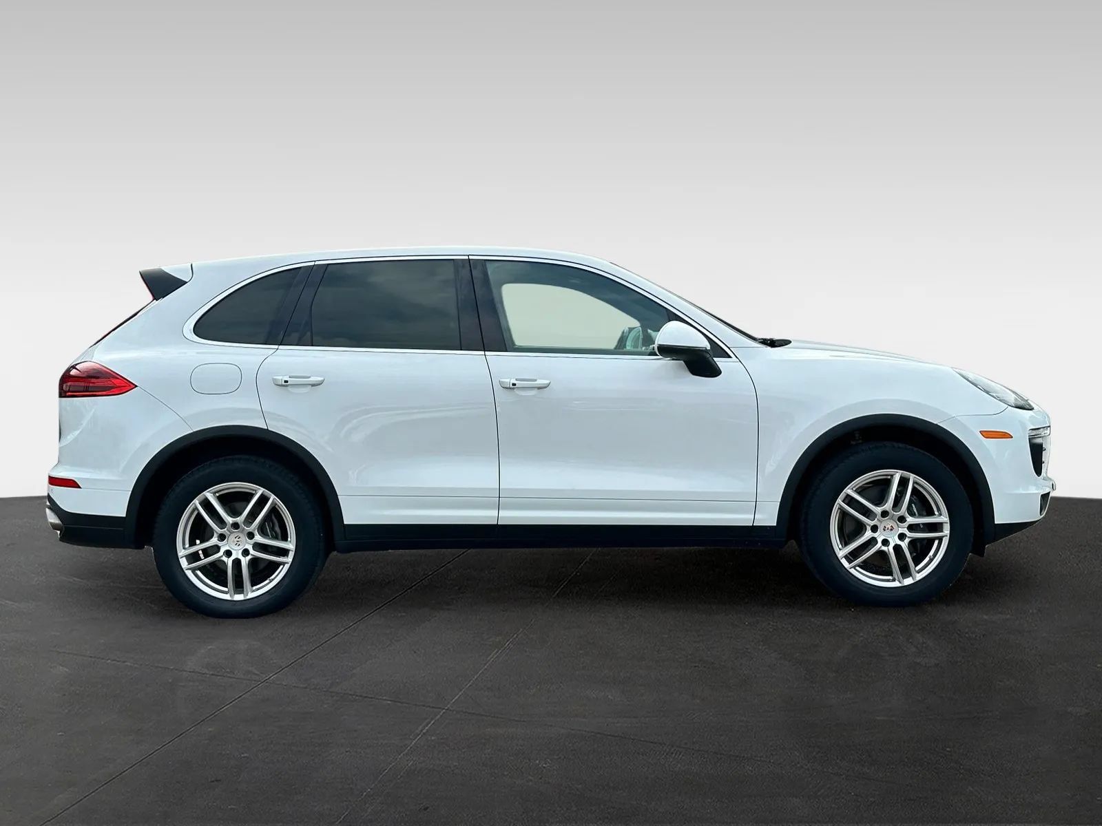 Used 2016 Porsche Cayenne AWD/4WD image 8