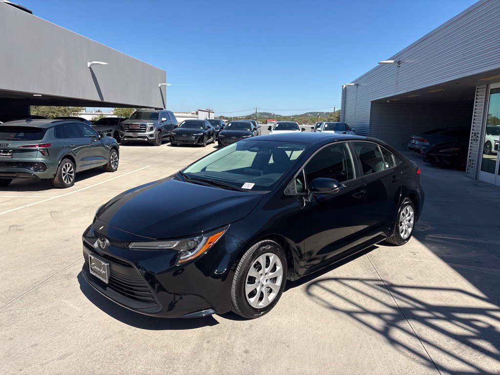 Used 2026 Toyota Corolla LE FWD image 3