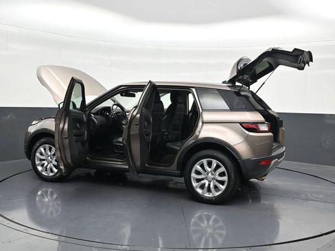 Used 2017 Land Rover Range Rover Evoque SE AWD/4WD image 33