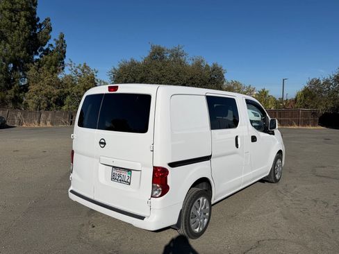 Used 2018 Nissan NV200 SV w/ Navigation Package FWD image 5