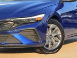 Used 2024 Hyundai Elantra SEL image 2