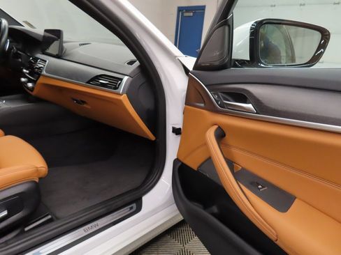 Used 2022 BMW 530i xDrive image 24