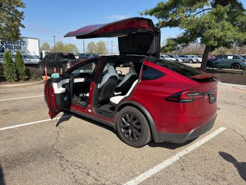 Used 2023 Tesla Model X image 6