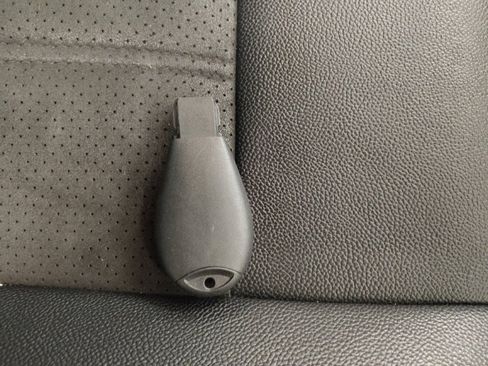 Used 2020 Dodge Grand Caravan SXT image 32