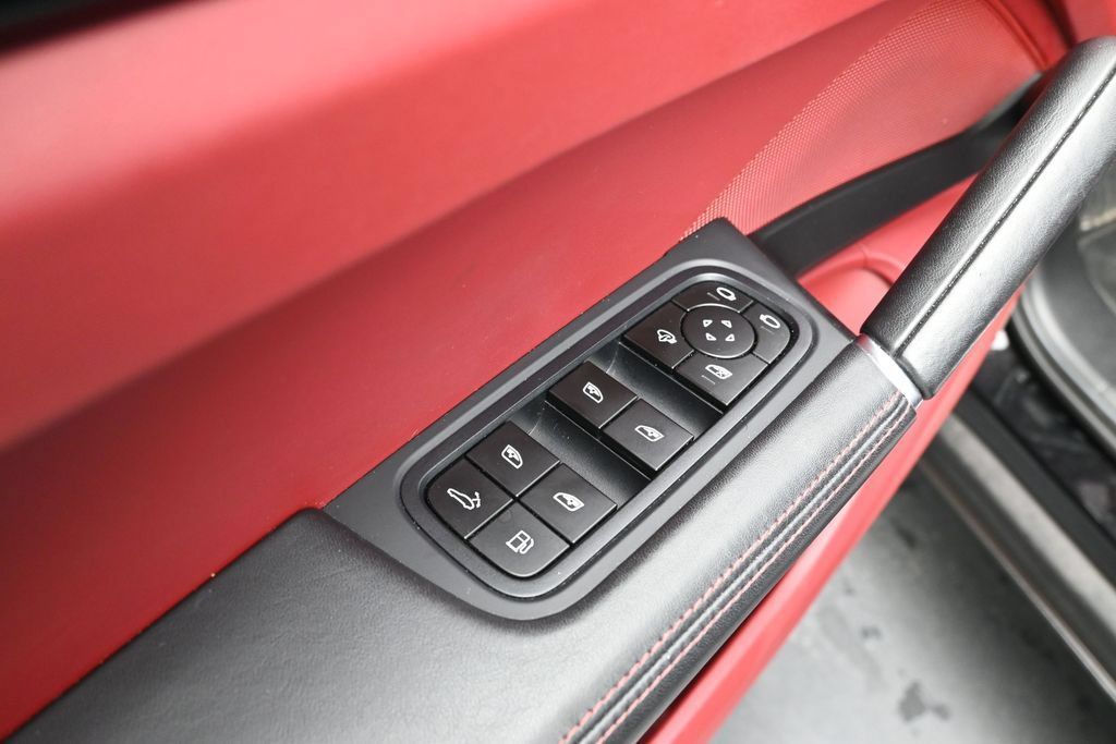 Certified 2023 Porsche Cayenne Platinum Edition AWD/4WD image 9
