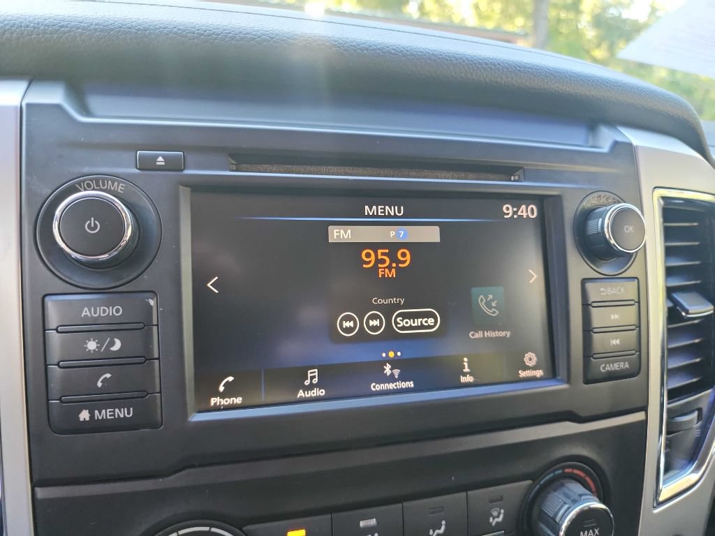 Used 2019 Nissan Titan SV AWD/4WD image 23