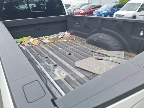 Used 2022 Ford F350 Lariat w/ Black Appearance Package image 7