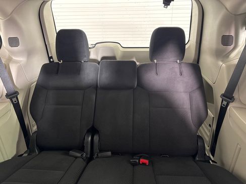 Used 2018 Dodge Grand Caravan SE w/ UConnect Hands-Free Group image 22