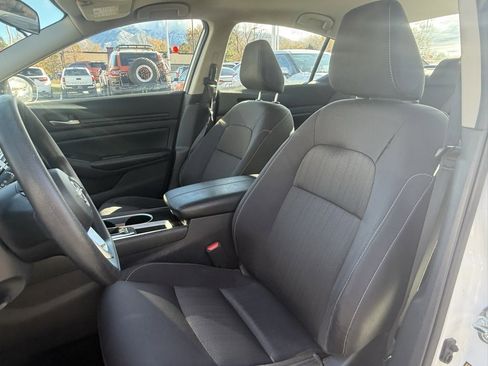 Used 2024 Nissan Altima 2.5 SV image 10