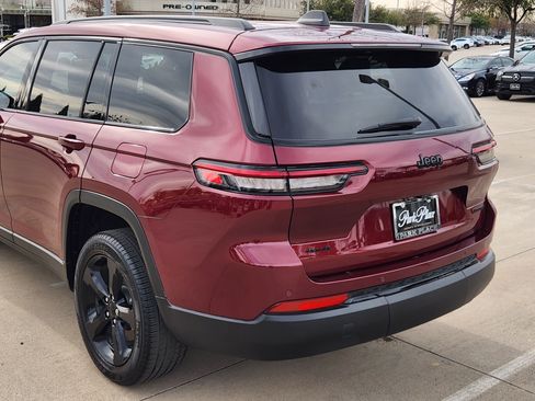 Used 2024 Jeep Grand Cherokee L Limited w/ Black Appearance Package image 11