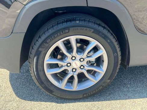 Used 2023 GMC Terrain SLT AWD/4WD image 10