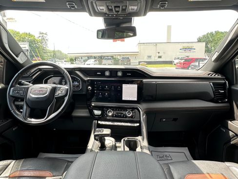 Used 2023 GMC Sierra 1500 AT4 w/ AT4 Premium Package AWD/4WD image 9
