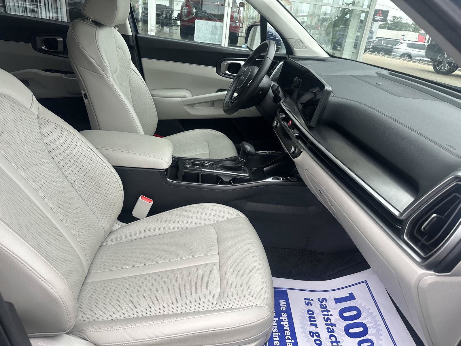 Used 2025 Kia Sorento S FWD image 23