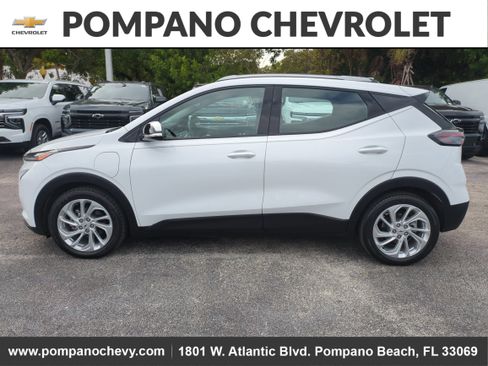 Used 2022 Chevrolet Bolt EUV LT w/ Driver Confidence Package image 6