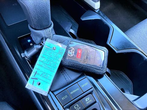 Used 2025 Toyota Camry LE image 15