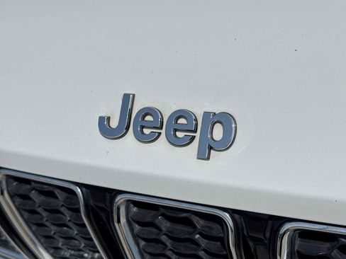 Used 2022 Jeep Grand Cherokee Overland AWD/4WD image 11