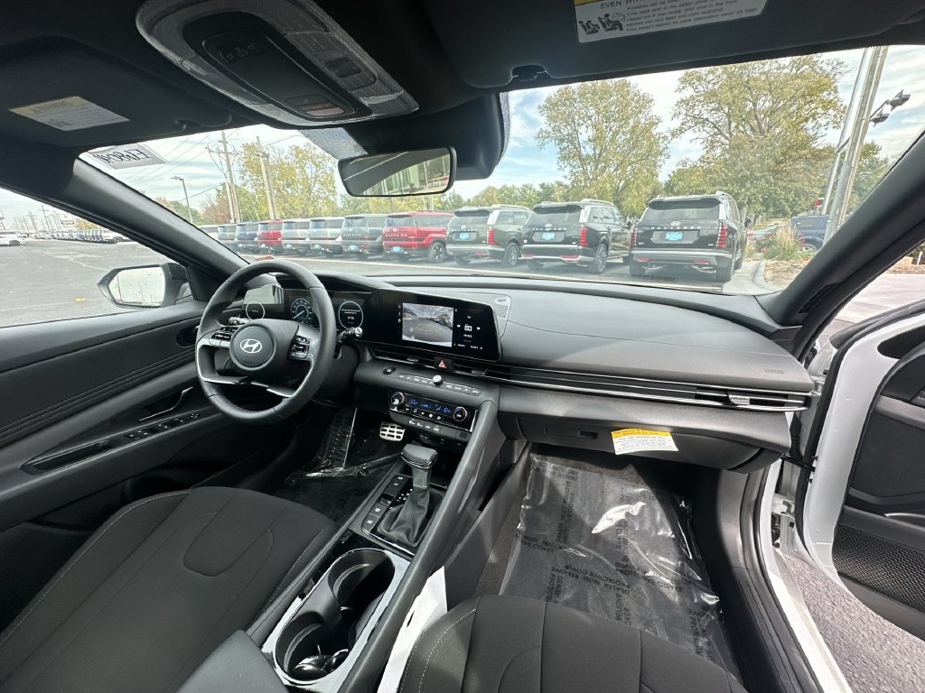 New 2026 Hyundai Elantra SEL FWD image 29