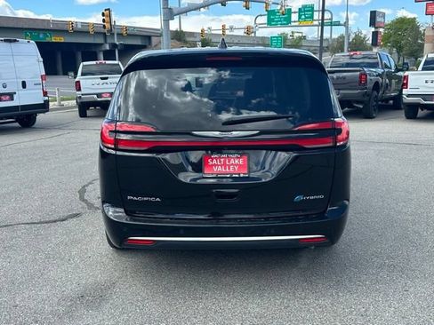 Used 2024 Chrysler Pacifica Limited FWD image 6