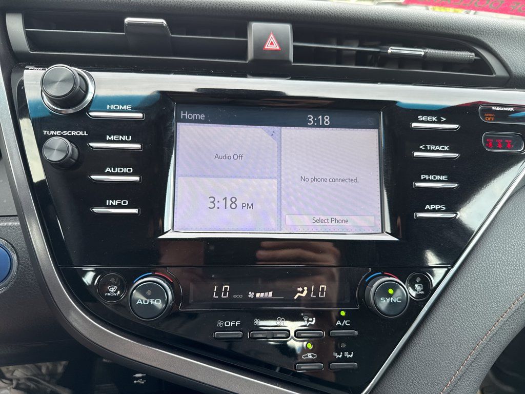 Used 2018 Toyota Camry LE FWD image 30