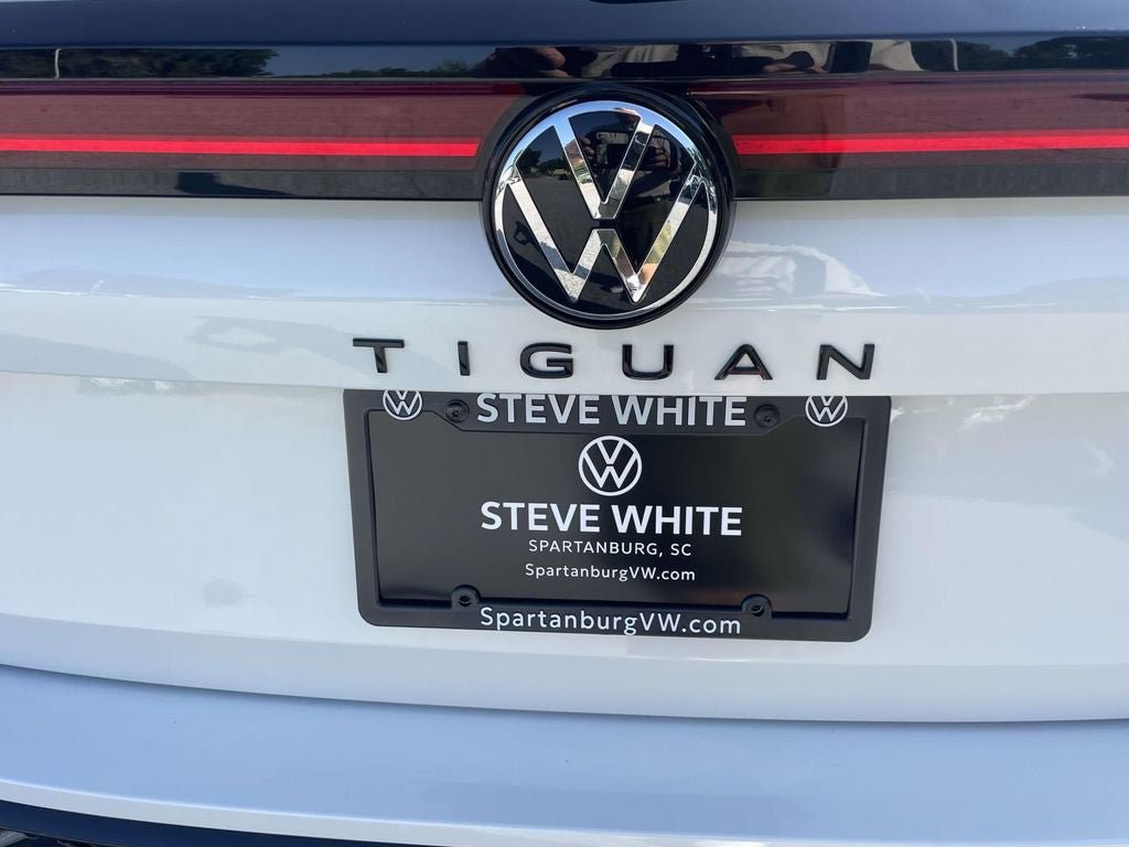 New 2026 Volkswagen Tiguan SE R-Line AWD/4WD image 9