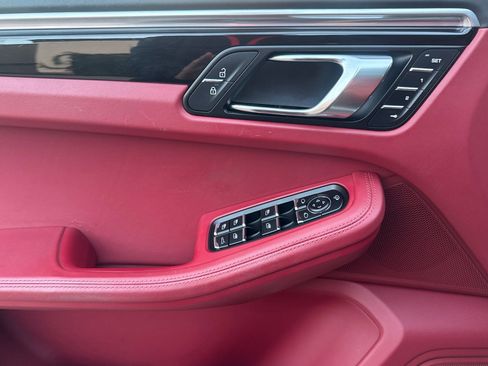 Used 2023 Porsche Macan S image 11