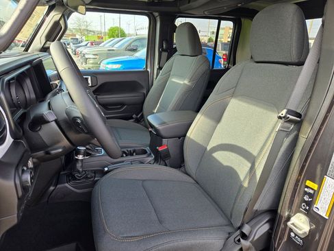 New 2026 Jeep Gladiator Sport AWD/4WD image 15