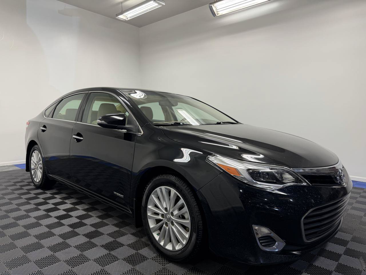 Used 2015 Toyota Avalon XLE Premium FWD image 1
