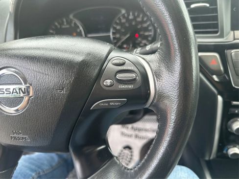 Used 2019 Nissan Pathfinder SV image 33