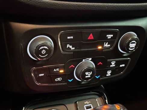 Certified 2021 Jeep Compass Limited image 19