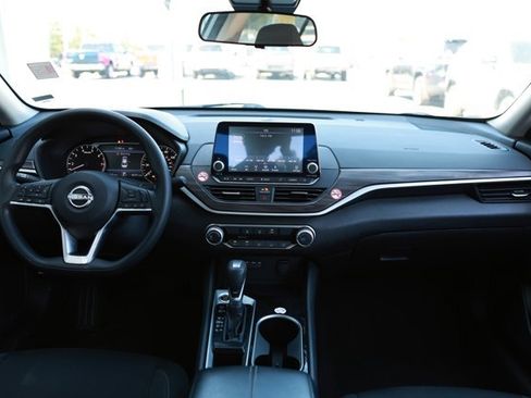 Used 2024 Nissan Altima 2.5 SV image 29