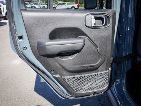 Used 2025 Jeep Wrangler Unlimited Rubicon AWD/4WD image 33