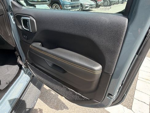 Used 2025 Jeep Wrangler Sahara image 18