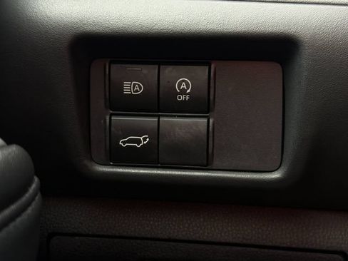 Used 2025 Toyota Highlander LE AWD/4WD image 29