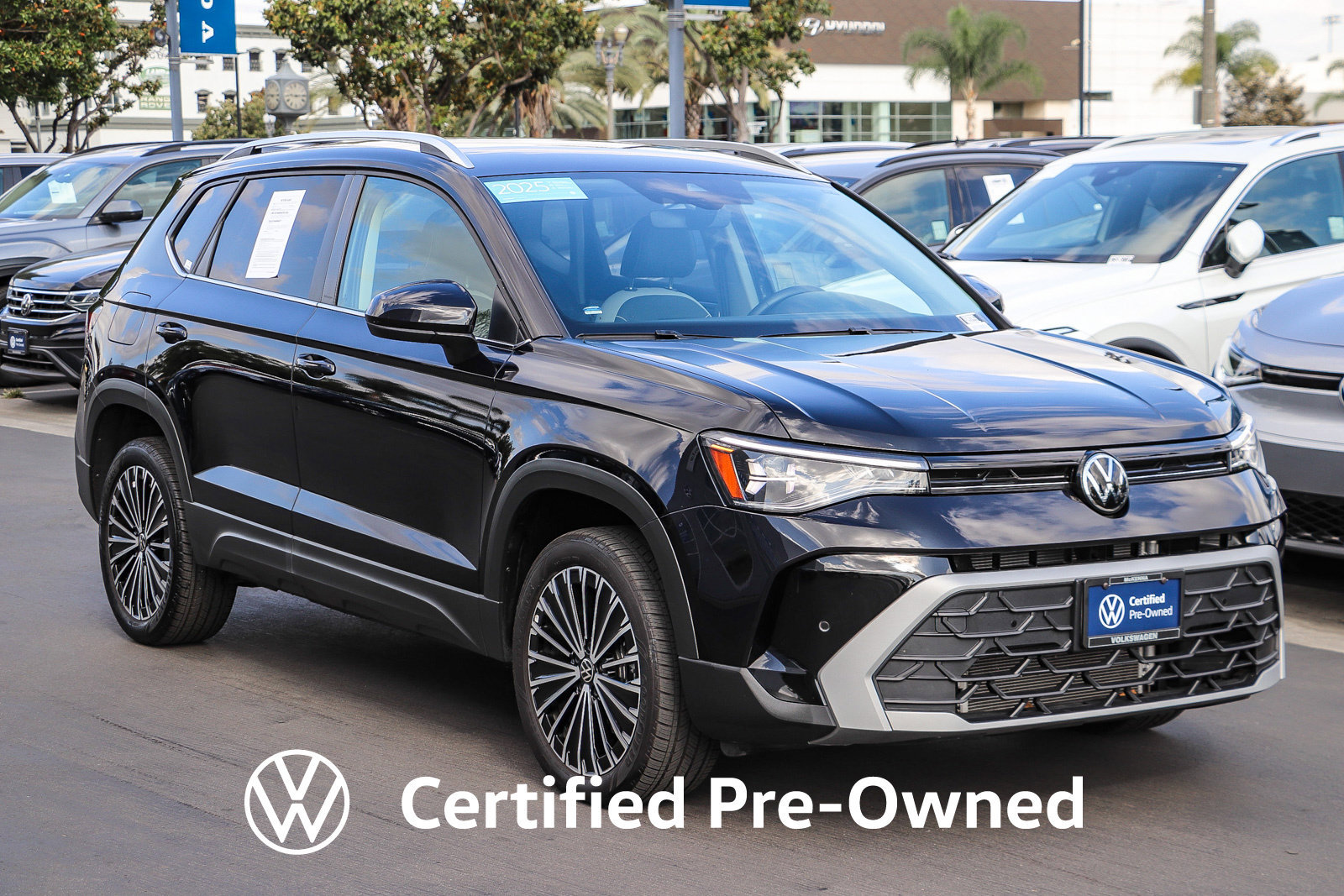 Used 2025 Volkswagen Taos SE FWD image 4