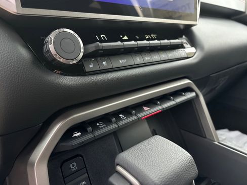 New 2026 Toyota Tundra Limited AWD/4WD image 17