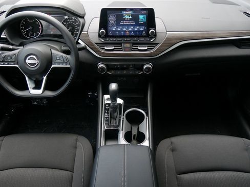 Certified 2024 Nissan Altima 2.5 SV image 11