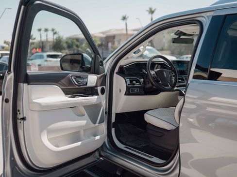 Used 2023 Lincoln Navigator L Black Label AWD/4WD image 7