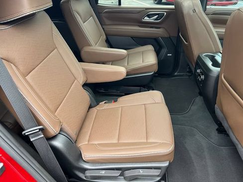 Used 2024 Chevrolet Tahoe High Country AWD/4WD image 18
