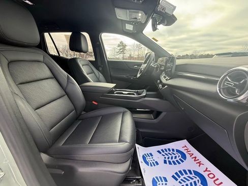 Used 2025 Chevrolet Equinox LT w/ Convenience Package II image 34