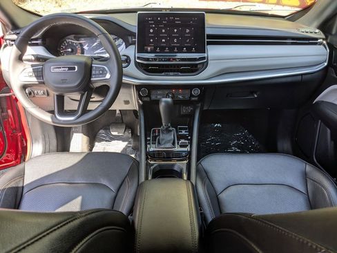 Used 2023 Jeep Compass Limited image 23