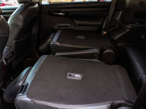 Used 2025 Toyota Highlander XSE AWD/4WD image 34